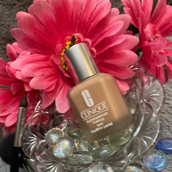 ❗️SOLD ❗️✨💋CLINIQUE SUPER BALANCED FOUNDATION💋✨CN 20 FAIR💋✨ - Picture 2 of 6